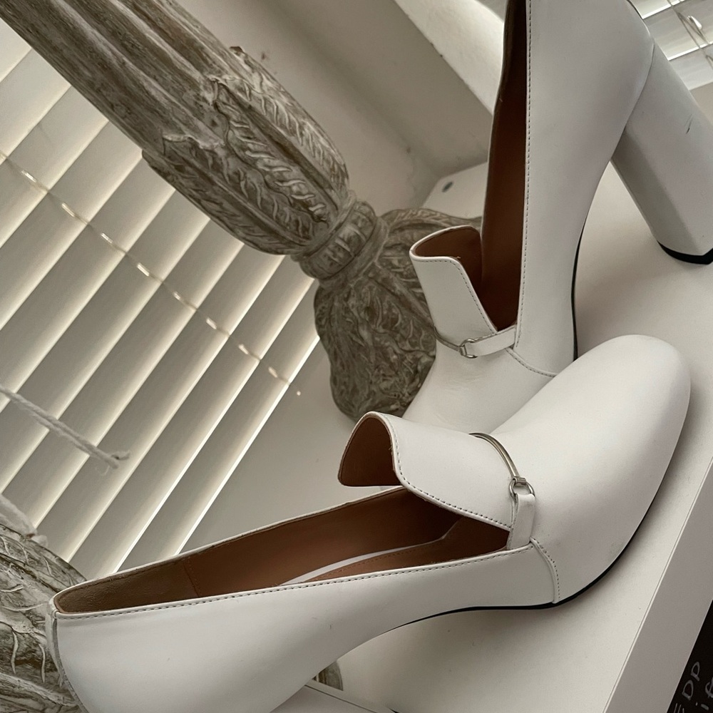 Lewit White Women's Loafers